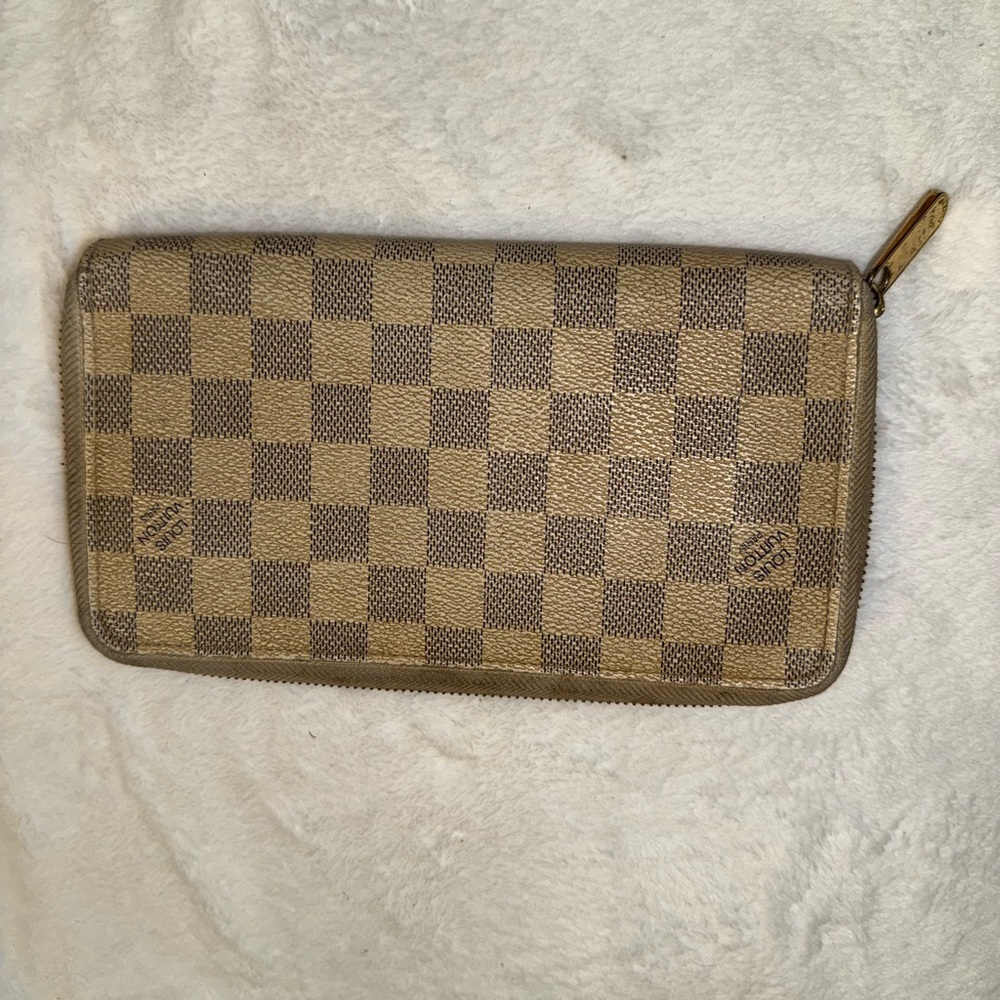 Louis Vuitton Beige Wallet with Gold Zipper